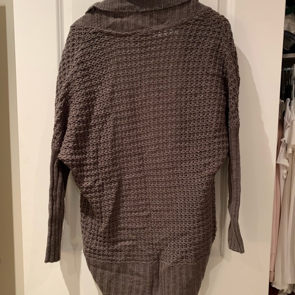 Cozy, knit sweater-shawl - Picture 7 of 7